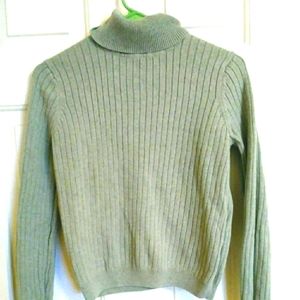 lightgreen small ribbed turtleneck